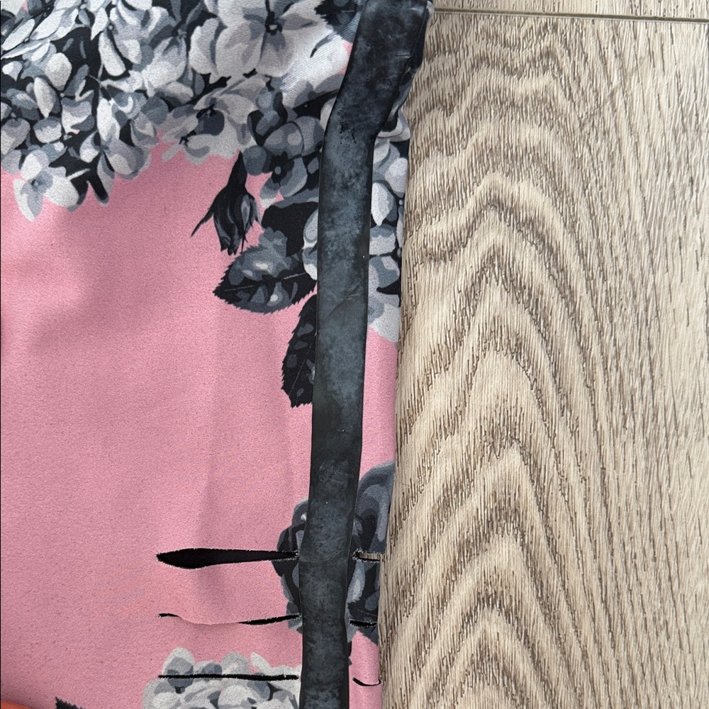 Ultracor Leggings in Pink and Black Floral - Picture 6 of 8